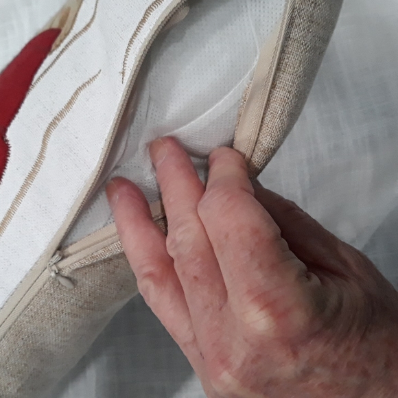 Snow dogs pillow. NWOT. - Picture 4 of 6